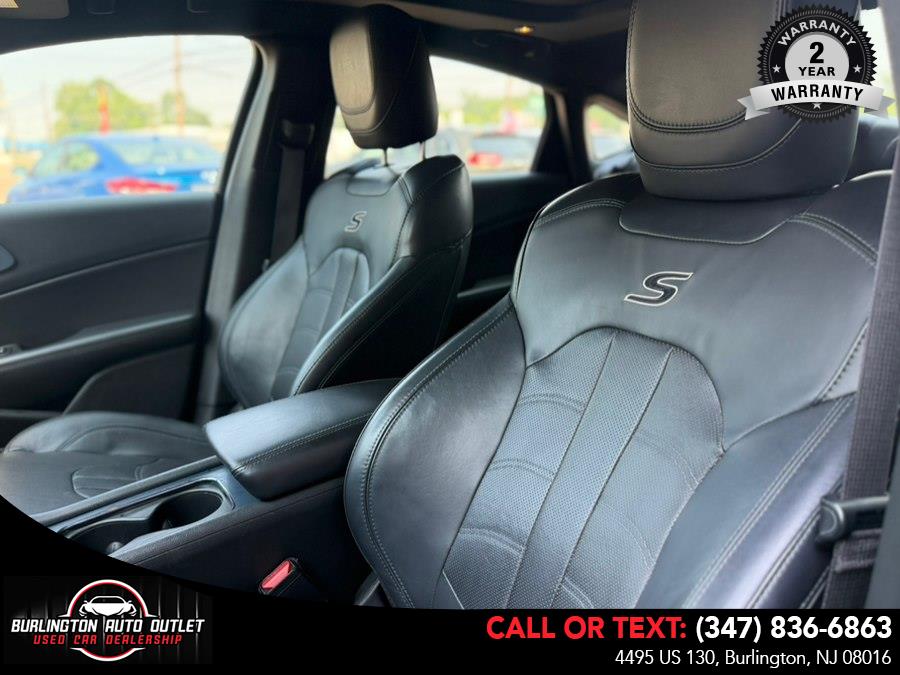 2015 Chrysler 200 S - Photo 7