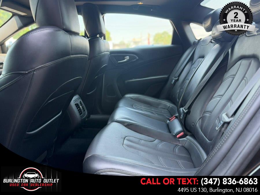 2015 Chrysler 200 S - Photo 11