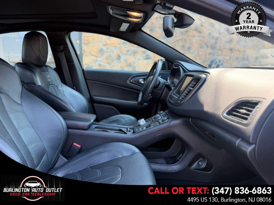 2015 Chrysler 200 S - Photo 8