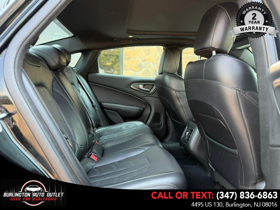 2015 Chrysler 200 S - Photo 12