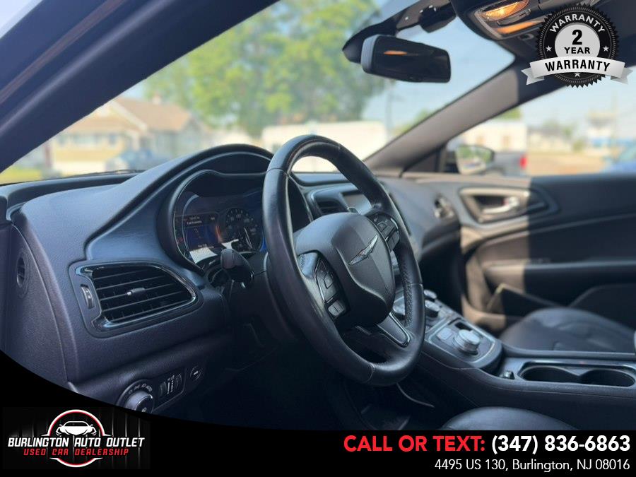 2015 Chrysler 200 S - Photo 6