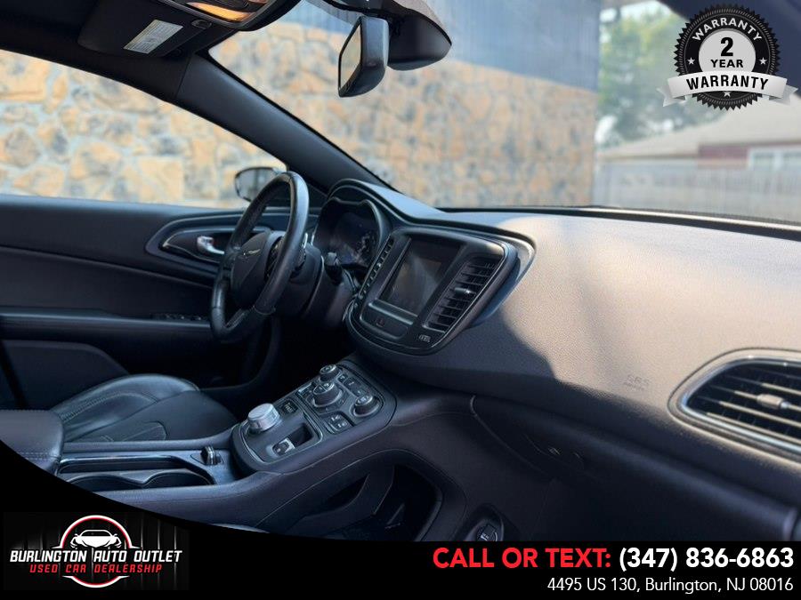 2015 Chrysler 200 S - Photo 10