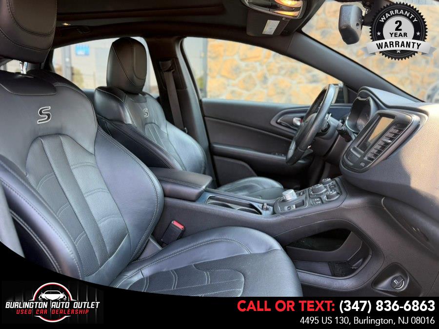 2015 Chrysler 200 S - Photo 9