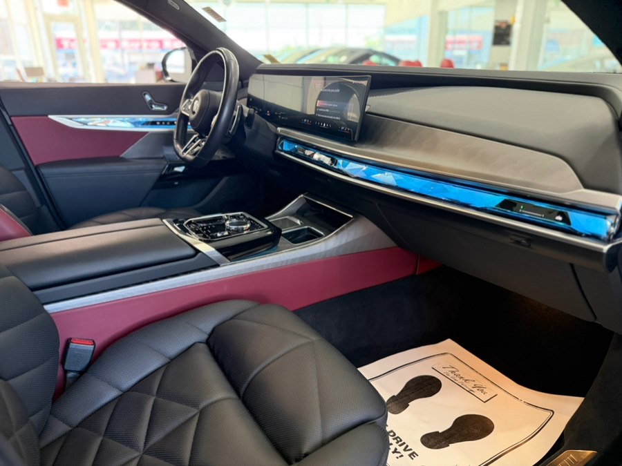 2024 BMW 7 Series 740i - Photo 18