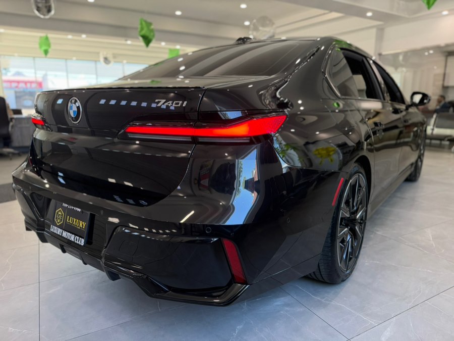 2024 BMW 7 Series 740i - Photo 8