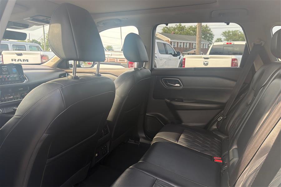 2022 Nissan Rogue Platinum - Photo 11