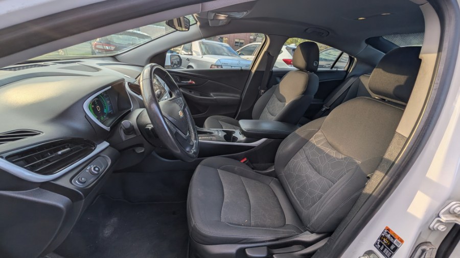 2016 Chevrolet Volt LT - Photo 10