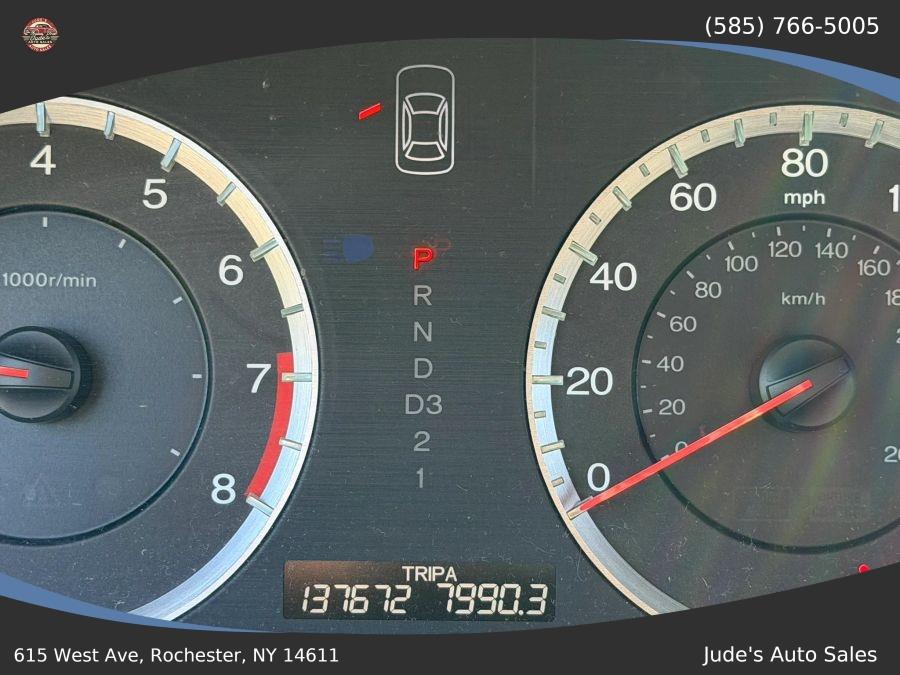 Honda Accord photo 9