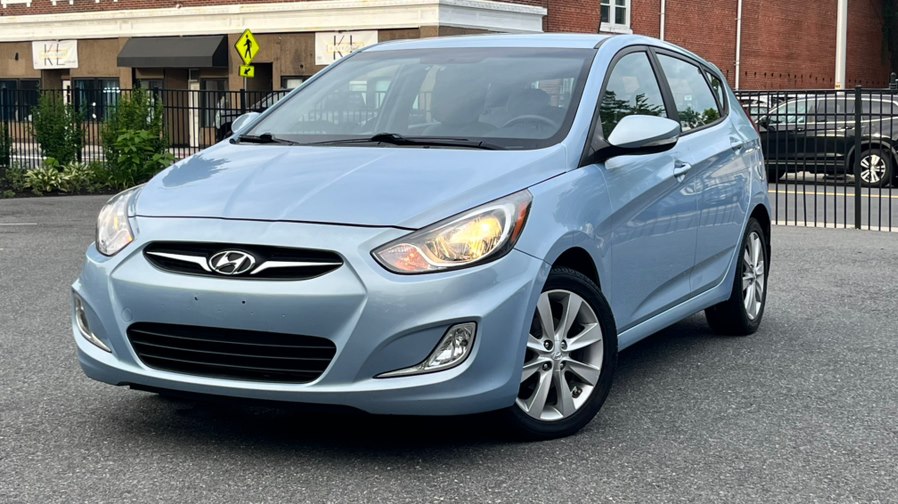 Clearwater Blue 2013 Hyundai Accent SE 4-Door Hatchback FWD Hatchback Front-Wheel Drive Automatic