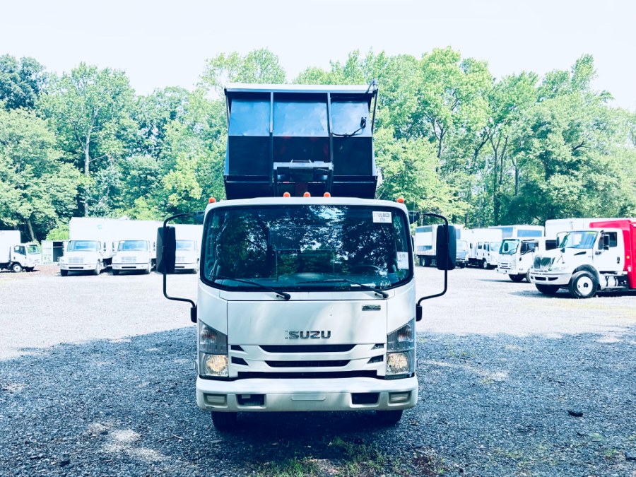 2017 Isuzu NRR's photo