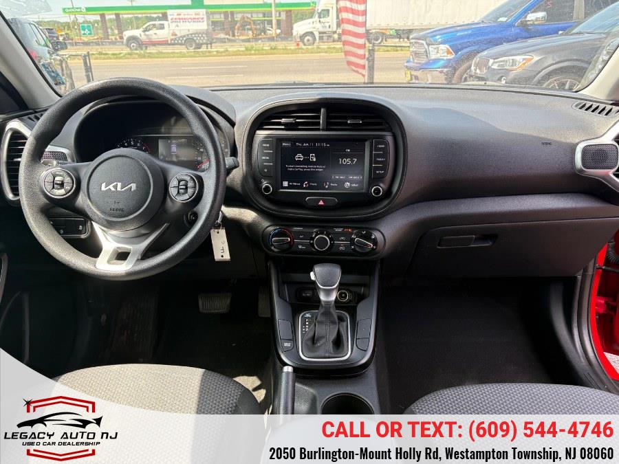 2022 Kia Soul LX - Photo 10
