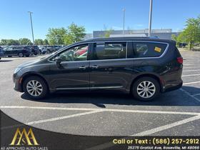 2018 Chrysler Pacifica Touring L Plus's photo