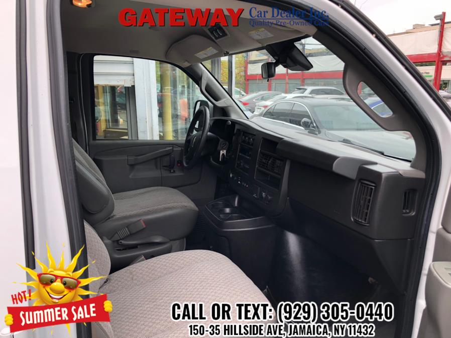 2019 Chevrolet Express Passenger LT - Photo 20