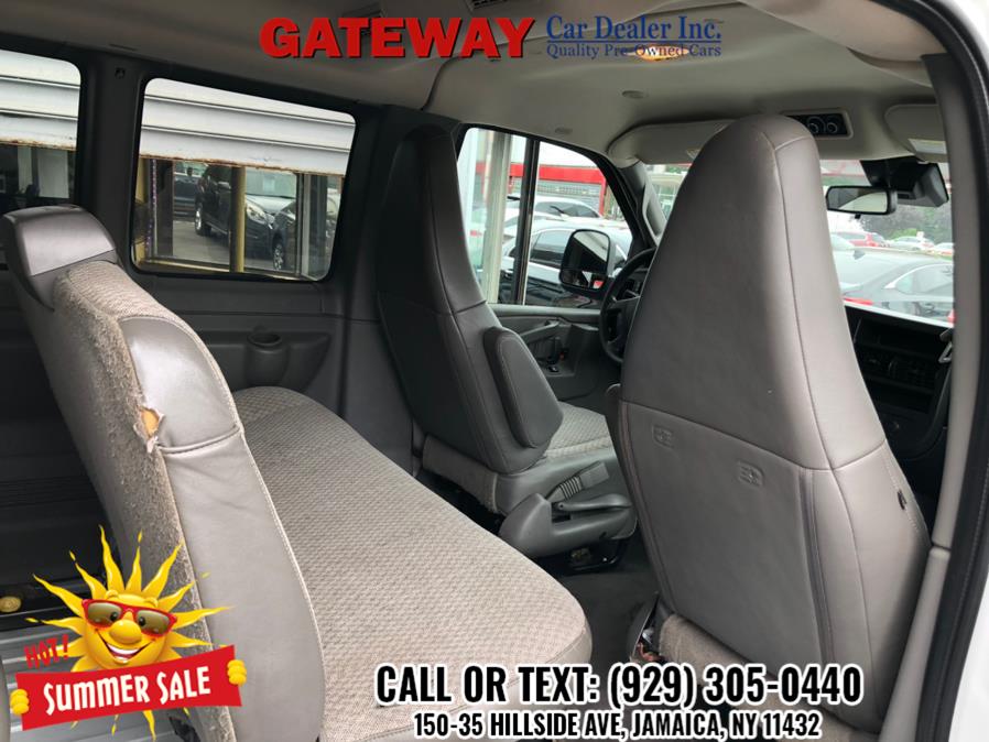 2019 Chevrolet Express Passenger LT - Photo 19