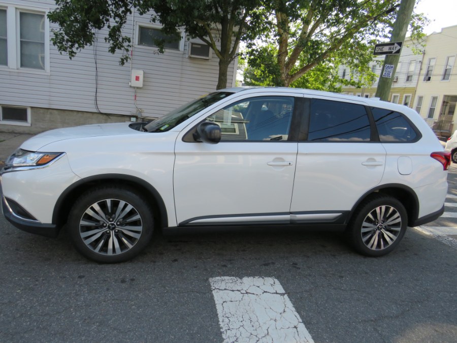 2019 Mitsubishi Outlander ES S-AWC's photo