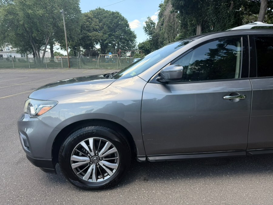 2018 Nissan Pathfinder FWD S - 11