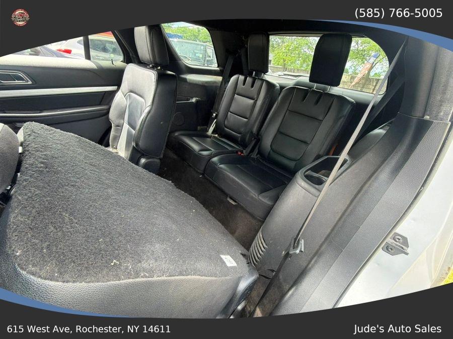 Ford Explorer photo 10