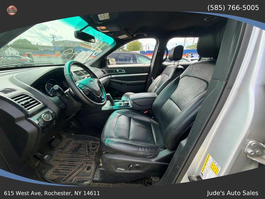 Ford Explorer photo 11