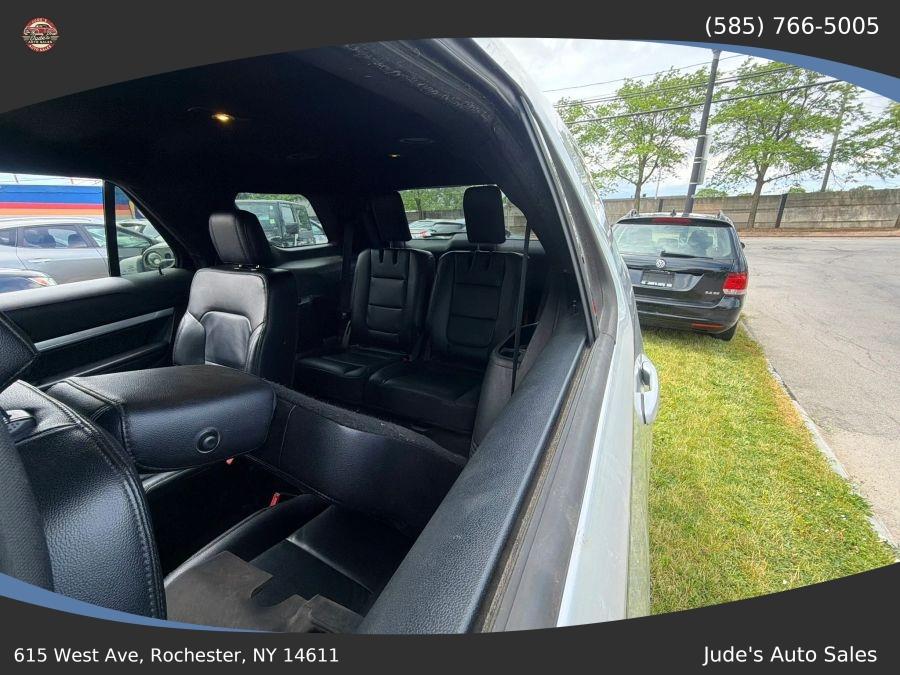 Ford Explorer photo 12