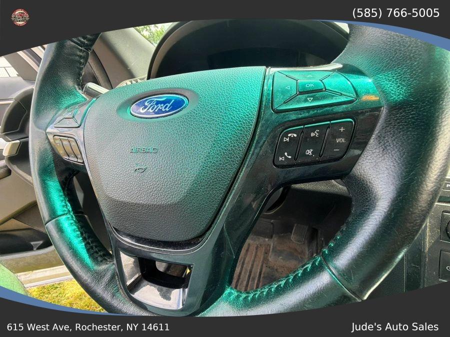 Ford Explorer photo 16