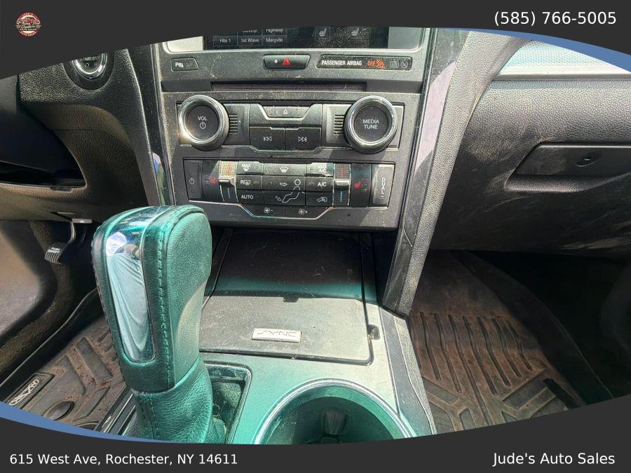 Ford Explorer photo 18