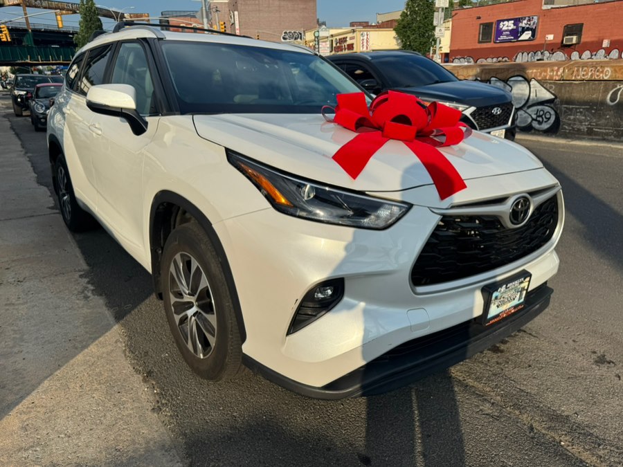 2023 Toyota Highlander LE, L, Limited, Platinum, XLE / XSE (w/ 12.3" multimedia, w/ 8" multimedia)