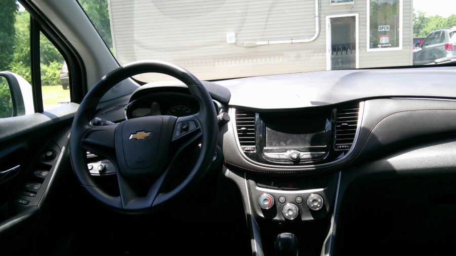 2021 Chevrolet Trax LS - Photo 9