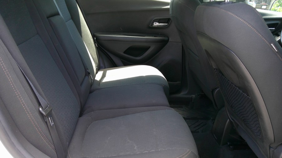 2021 Chevrolet Trax LS - Photo 10