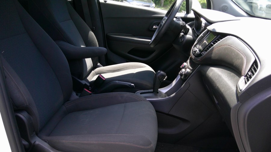 2021 Chevrolet Trax LS - Photo 11