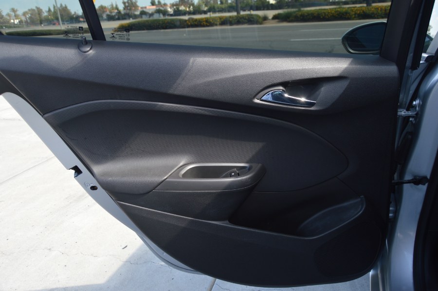 2017 Chevrolet Cruze LS - Photo 7