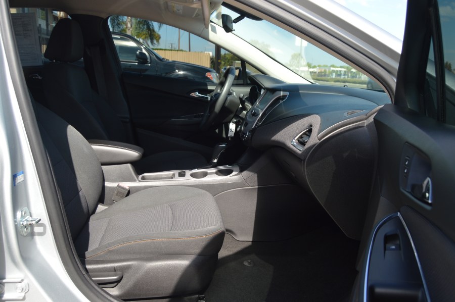 2017 Chevrolet Cruze LS - Photo 12