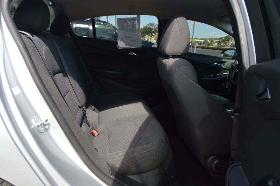 2017 Chevrolet Cruze LS - Photo 10
