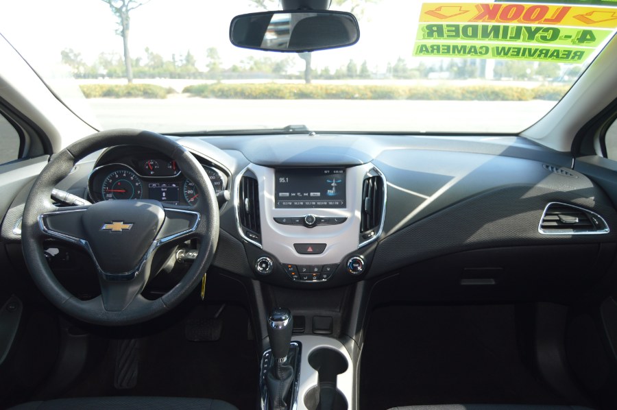 2017 Chevrolet Cruze LS - Photo 13