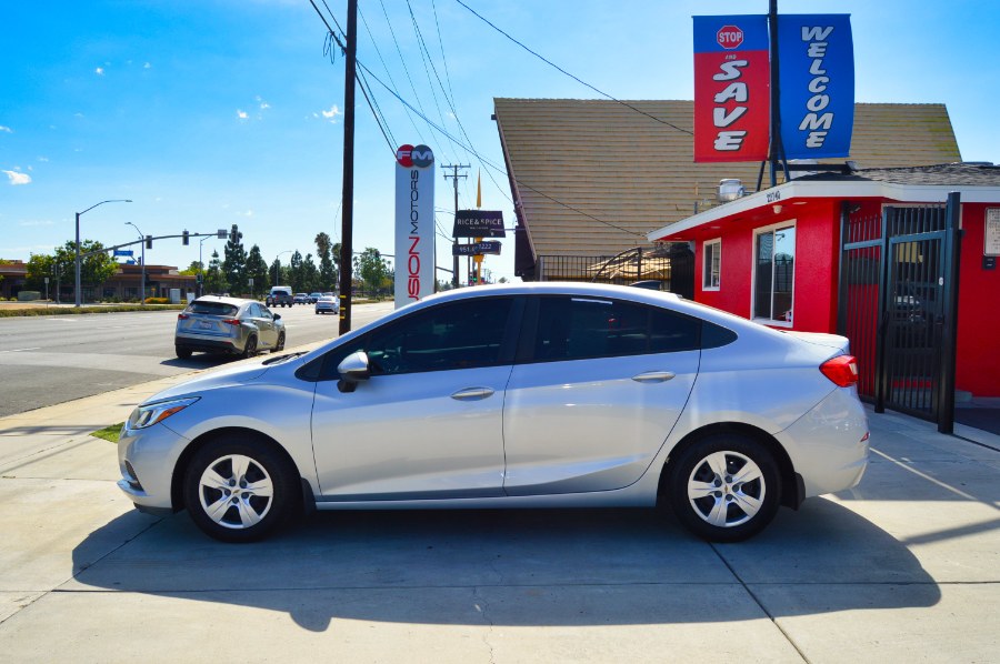 2017 Chevrolet Cruze LS Auto's photo