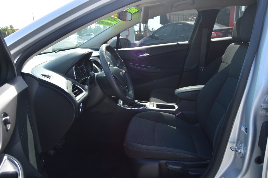 2017 Chevrolet Cruze LS - Photo 6