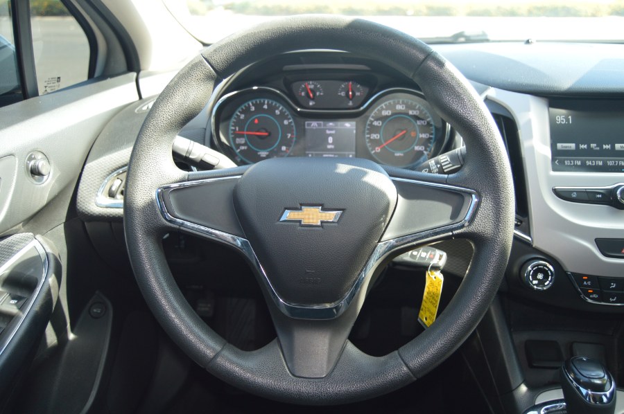 2017 Chevrolet Cruze LS - Photo 14