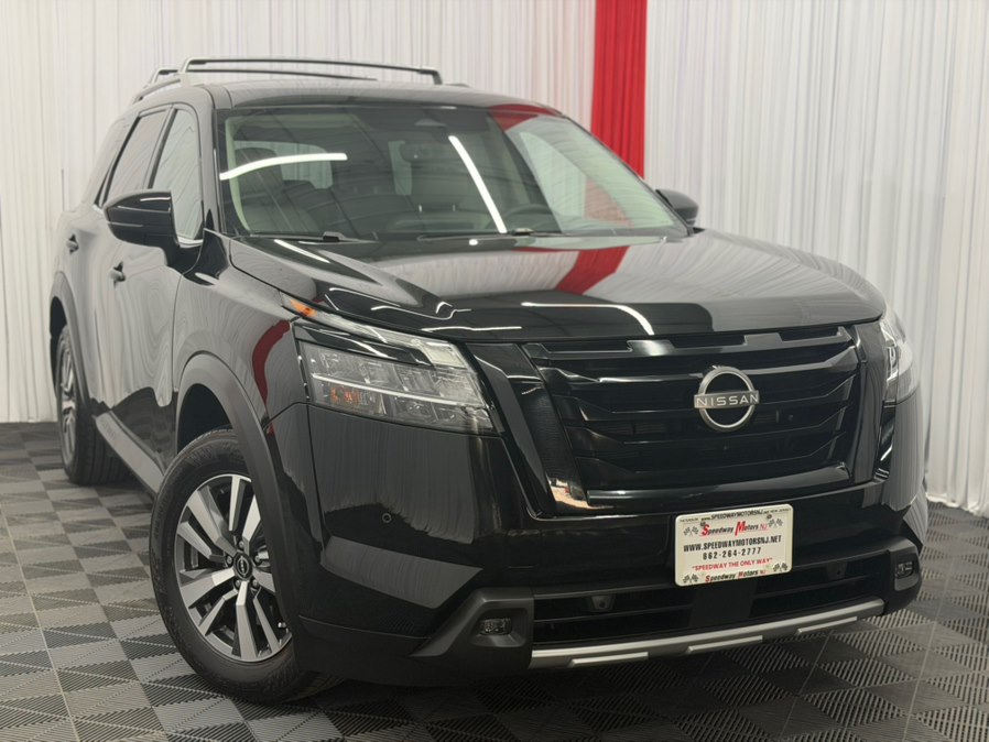 Used 2023 Nissan Pathfinder in Paterson, New Jersey | Speedway Motors LLC. Paterson, New Jersey