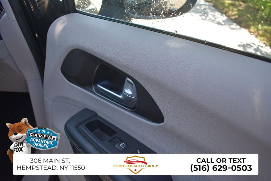 2024 Chrysler Pacifica Touring L - Photo 19