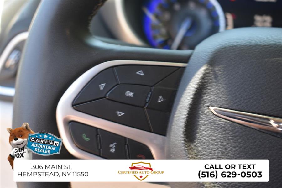 2024 Chrysler Pacifica Touring L - Photo 12
