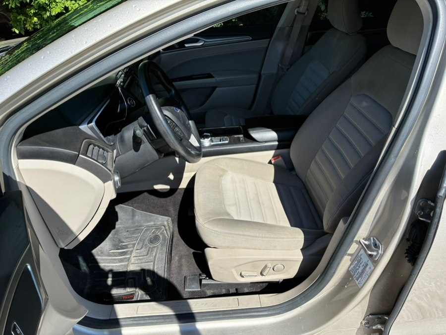 2017 Ford Fusion SE - Photo 9