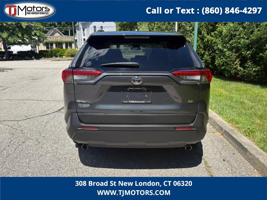 2019 Toyota RAV4 LE - Photo 8