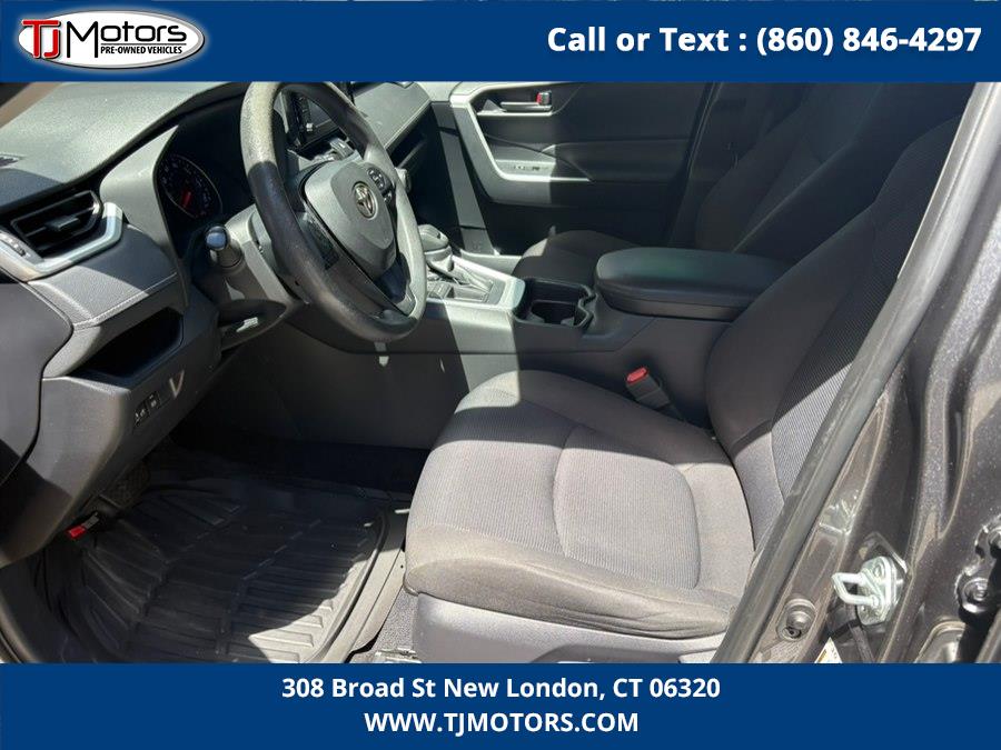 2019 Toyota RAV4 LE - Photo 13