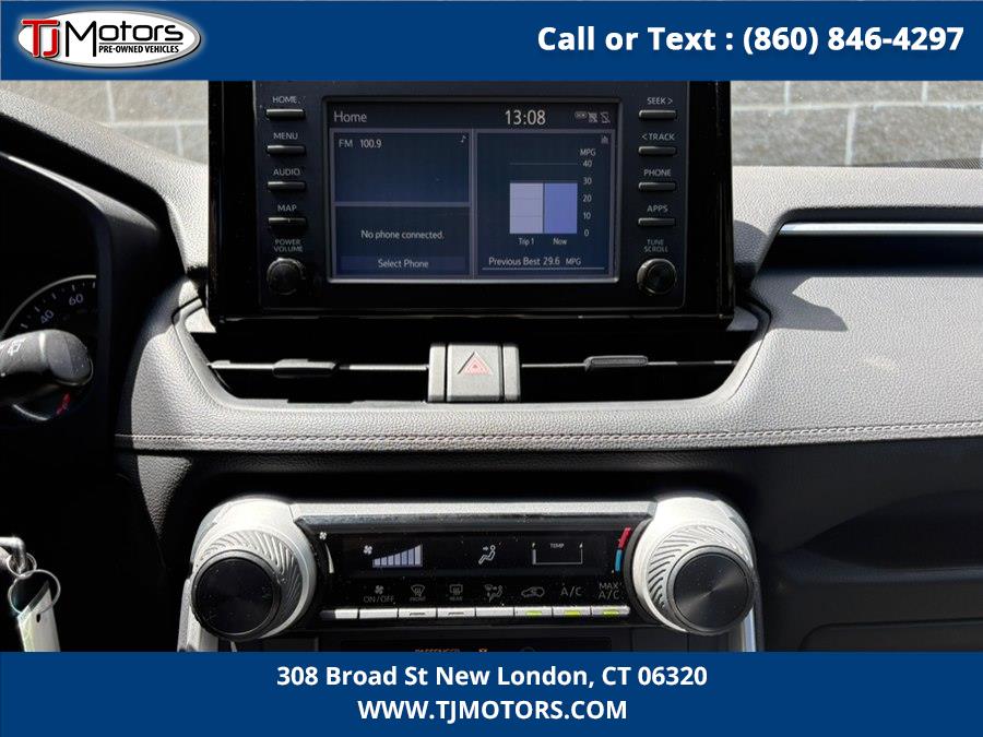 2019 Toyota RAV4 LE - Photo 17