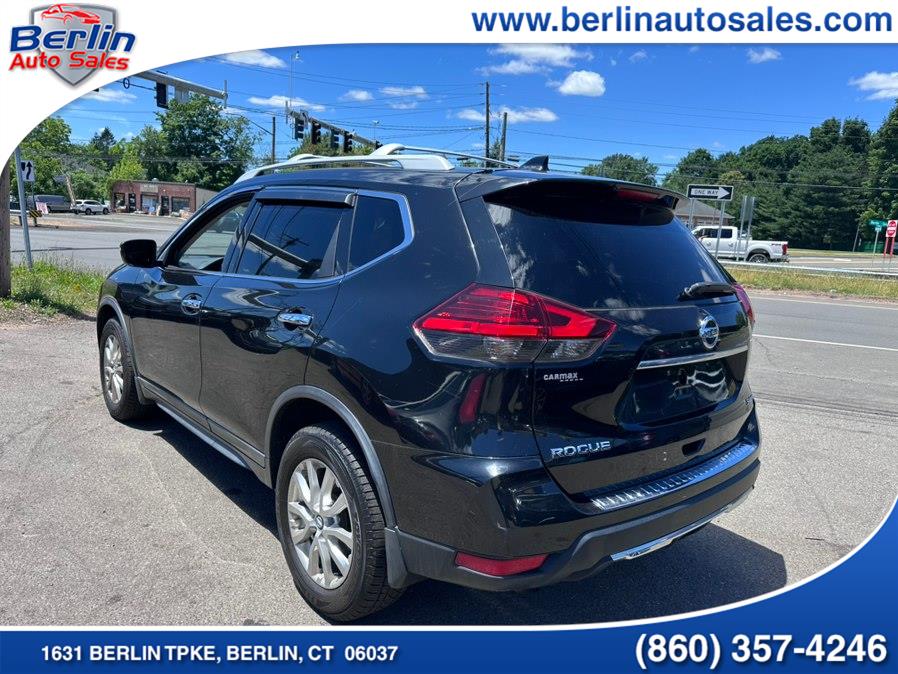 2017 Nissan Rogue SV - Photo 22