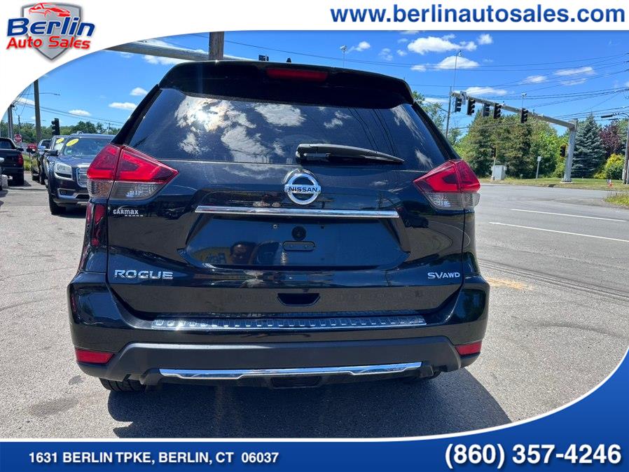 2017 Nissan Rogue SV - Photo 18