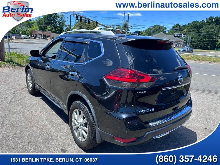 2017 Nissan Rogue SV - Photo 21