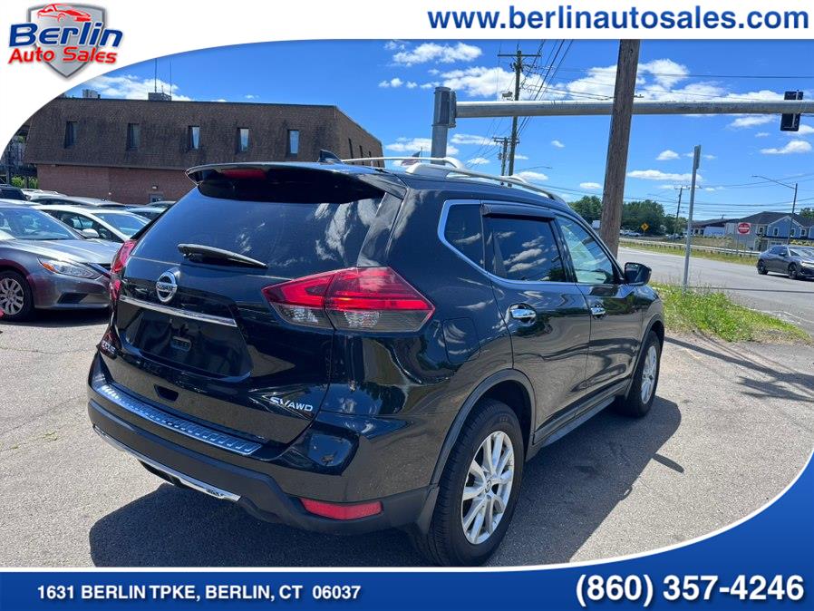 2017 Nissan Rogue SV - Photo 11