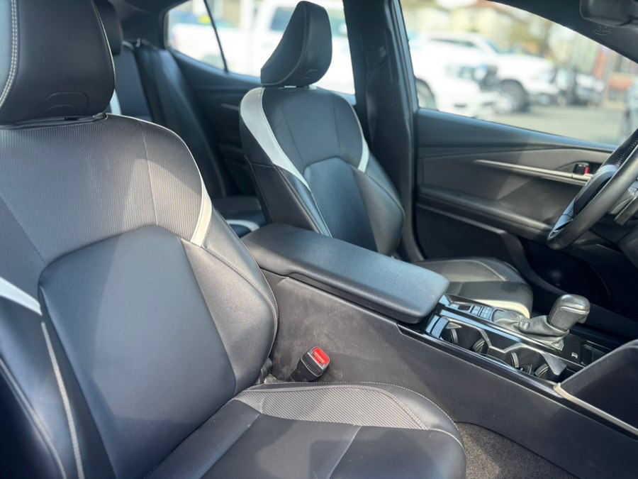 2025 Toyota Camry SE - Photo 11