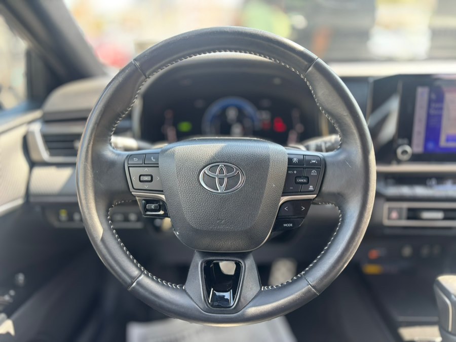 2025 Toyota Camry SE - Photo 8