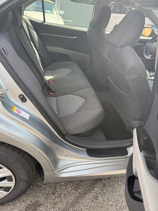 2019 Toyota Camry LE - Photo 19